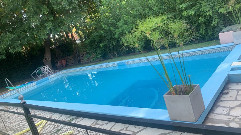 HERMOSO CHALET CON PARQUE Y PISCINA