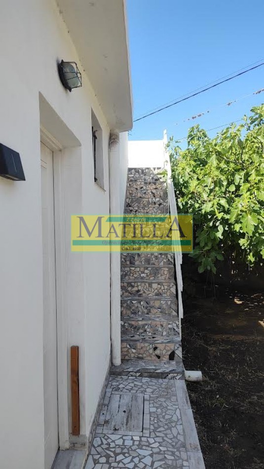 ALQUILER permanente en capilla del monte, 2 ambientes , con hermosa terraza y jardin 