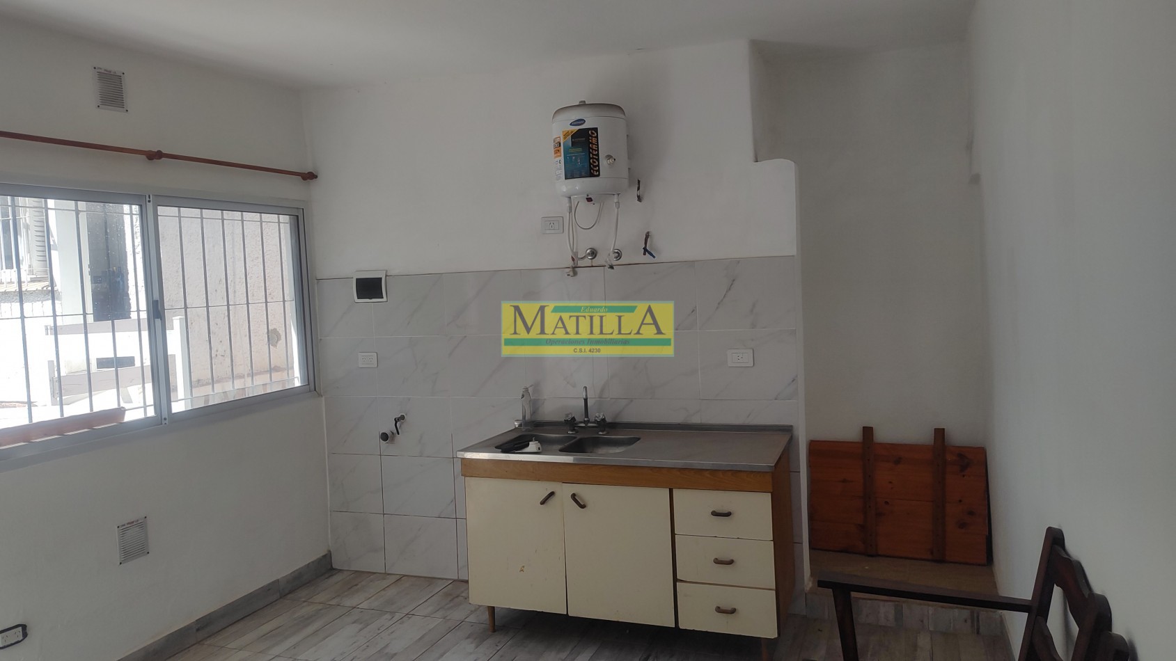 ALQUILER permanente en capilla del monte, 2 ambientes , con hermosa terraza y jardin 