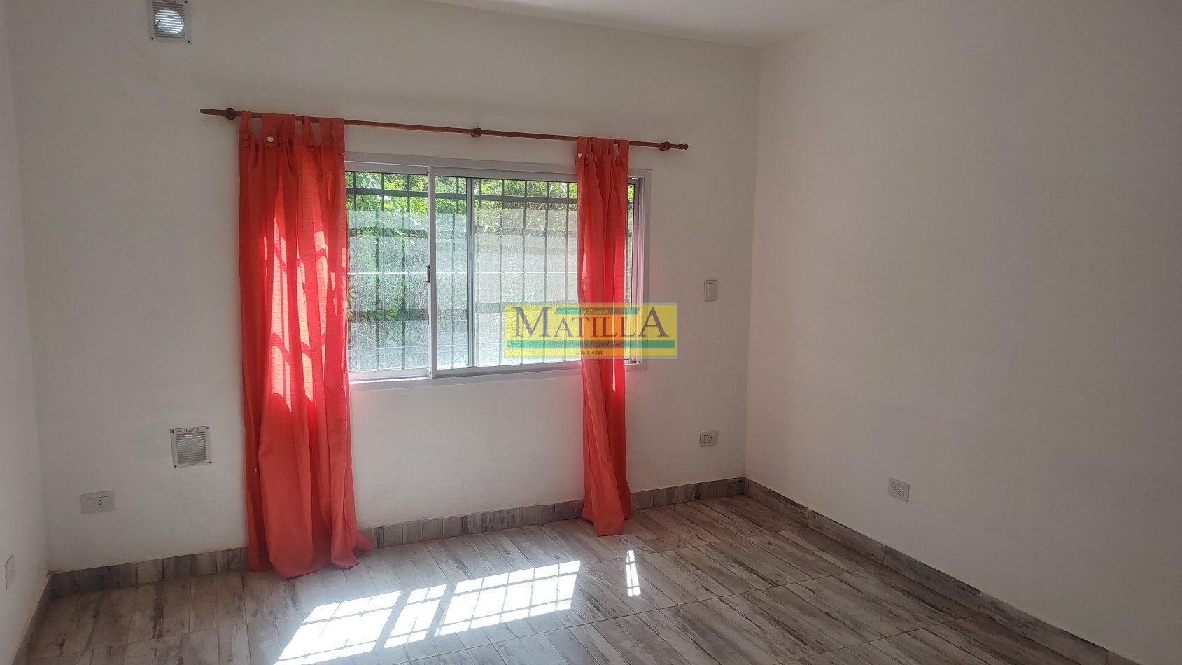 ALQUILER permanente en capilla del monte, 2 ambientes , con hermosa terraza y jardin 