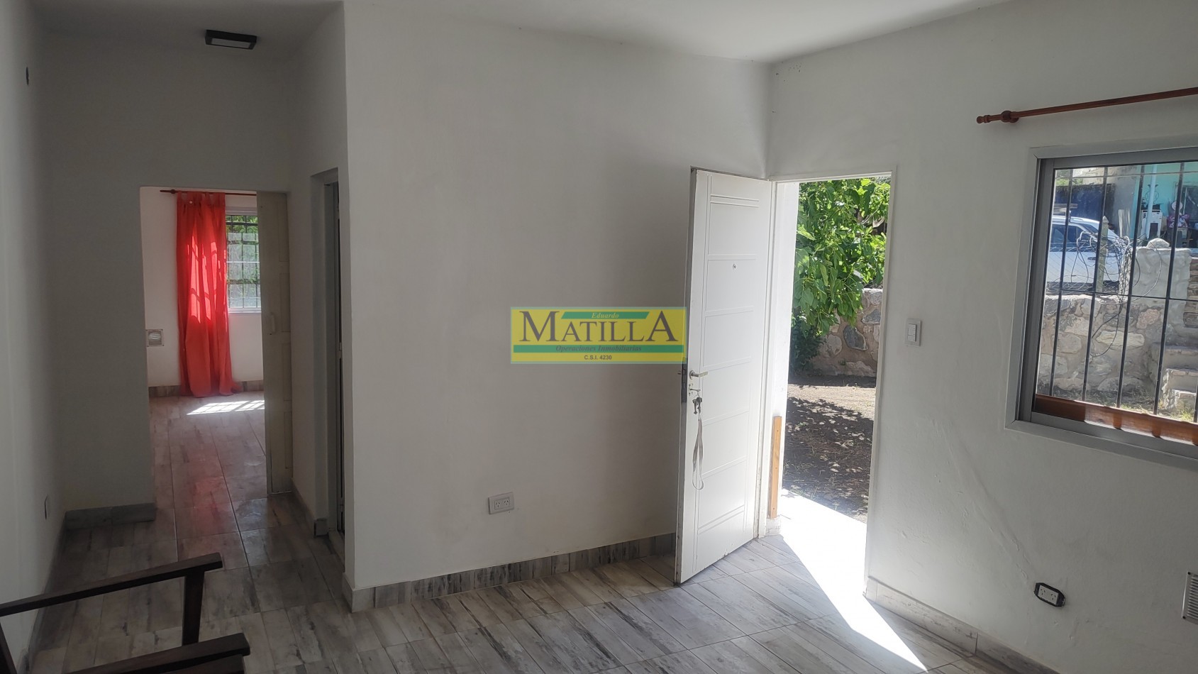 ALQUILER permanente en capilla del monte, 2 ambientes , con hermosa terraza y jardin 